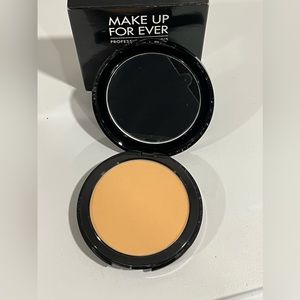 NWOT Make Up Forever 163 Powder Foundation